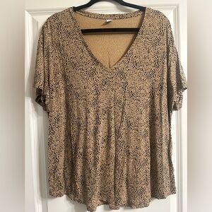 Old Navy Tan and Black Short Sleeve Tee